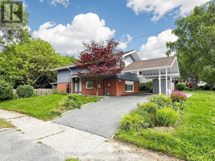 Detached at 17 AMBOY ROAD, Toronto