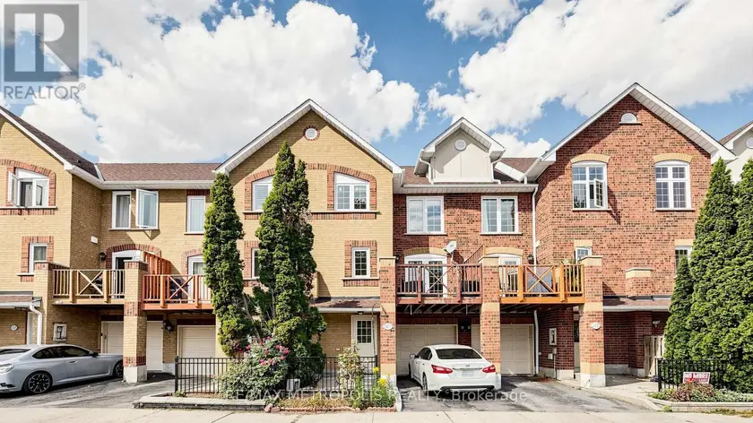 Townhouse at 123 - 2 HEDGE END ROAD, Toronto