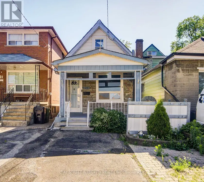 Detached at 19 ROBINSON AVENUE, Toronto