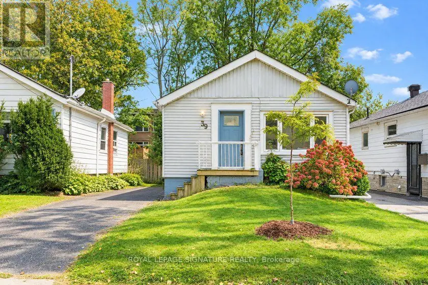 Detached at 39 RHYDWEN AVENUE, Toronto