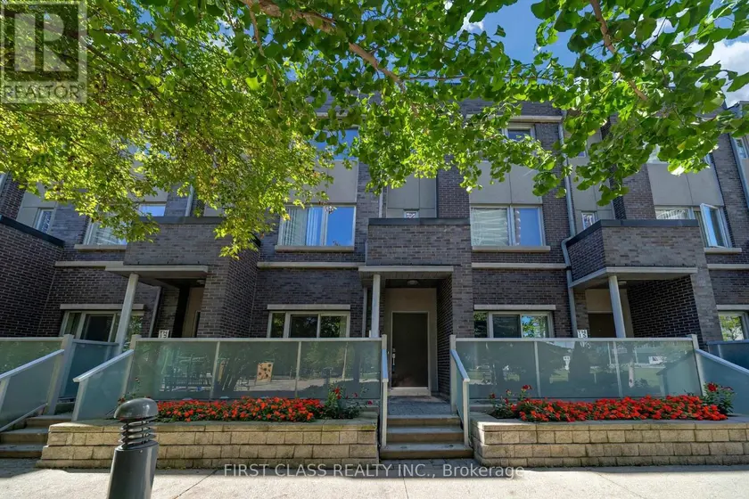 Townhouse at 14 - 310 VILLAGE GREEN SQUARE, Toronto