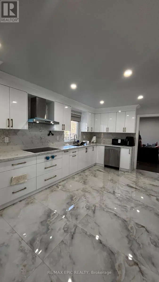 Detached at 24 PIPERS GREEN AVENUE, Toronto
