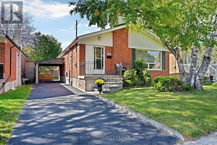 Detached at 42 BEACON ROAD, Toronto