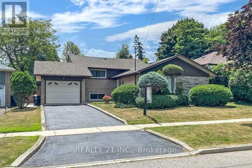 Detached at 25 KNOWLTON DRIVE S, Toronto