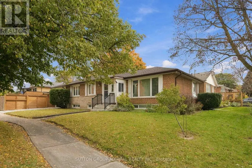Detached at 11 SUMMERGLADE DRIVE, Toronto