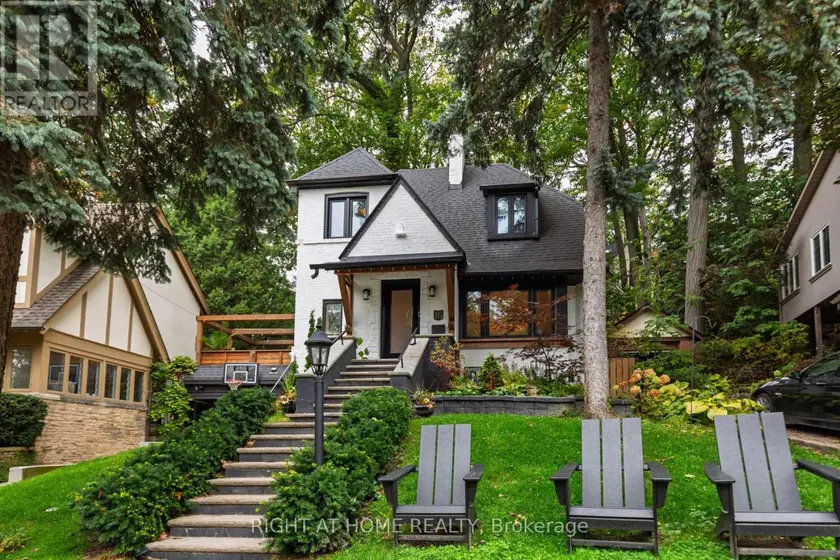 Detached at 16 PINE CRESCENT, Toronto