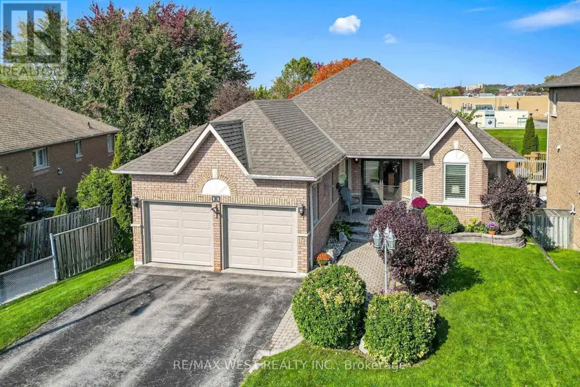 Detached at 11 BRAND COURT, Ajax