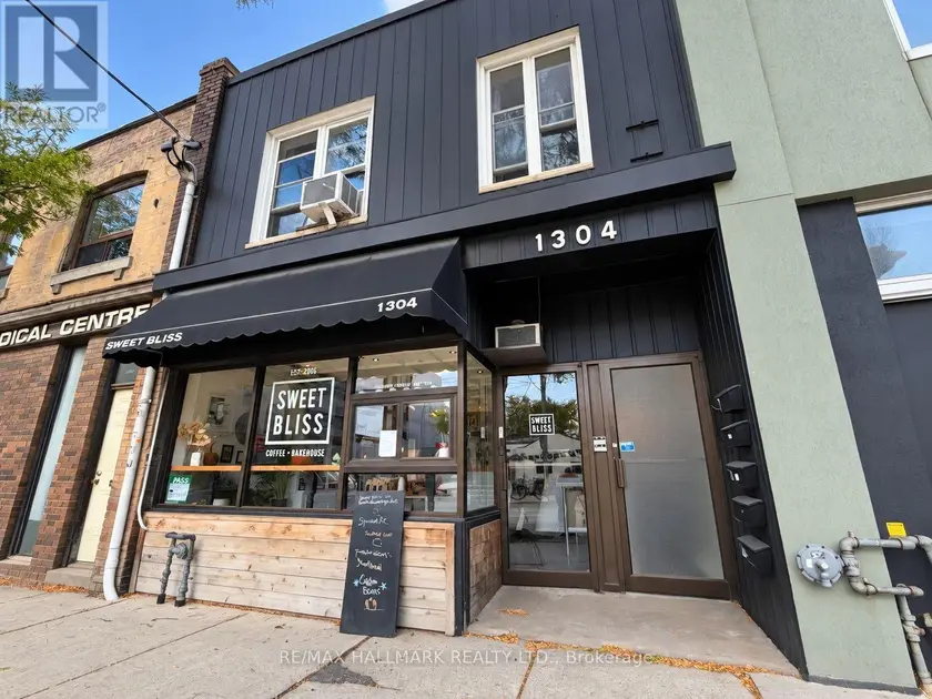 Townhouse at 1304 QUEEN STREET E, Toronto