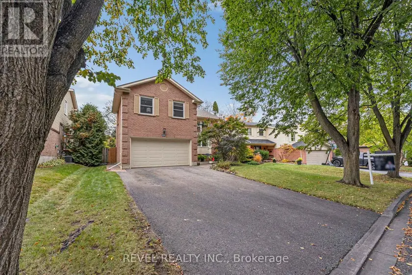Detached at 806 LINDEN COURT, Whitby