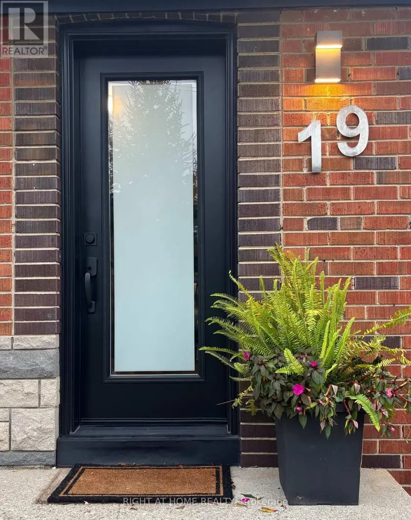 Detached at 19 FLEMPTON CRESCENT, Toronto