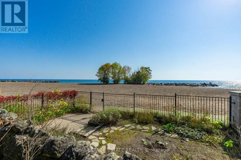 Detached at 422 LAKE FRONT, Toronto