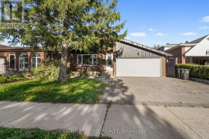 Detached at 21 CLEETHORPES BOULEVARD, Toronto