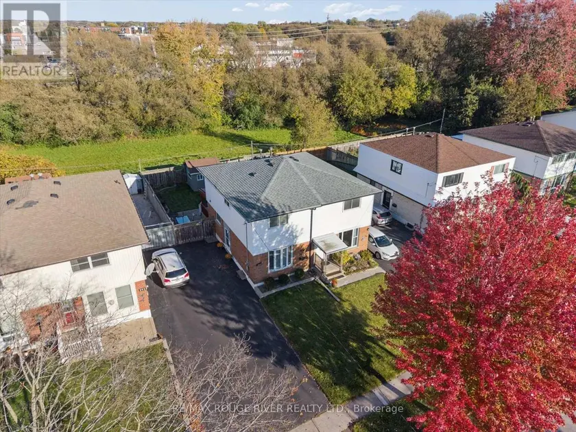 Semi-Detached/Link at 297 DURHAM COURT, Oshawa