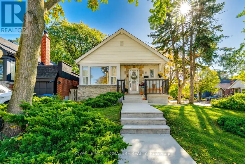 Detached at 31 DAVIES CRESCENT, Toronto