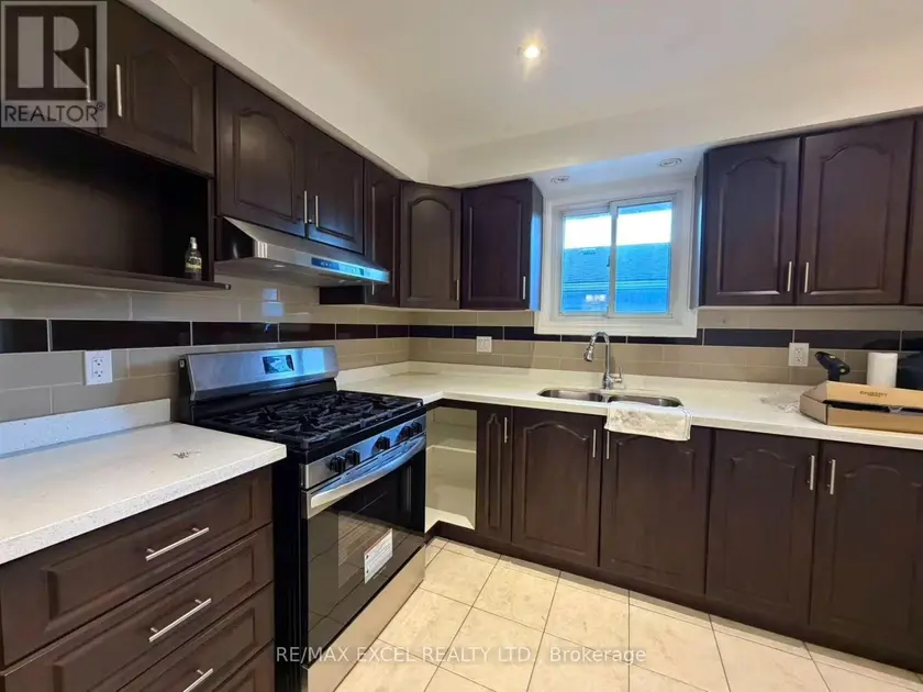 Detached at MAIN LEVEL - 4 LAWNMERE CRESCENT, Toronto