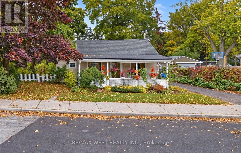 Detached at 130 PINE STREET, Whitby