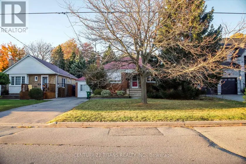 Detached at 172 PHYLLIS AVENUE, Toronto