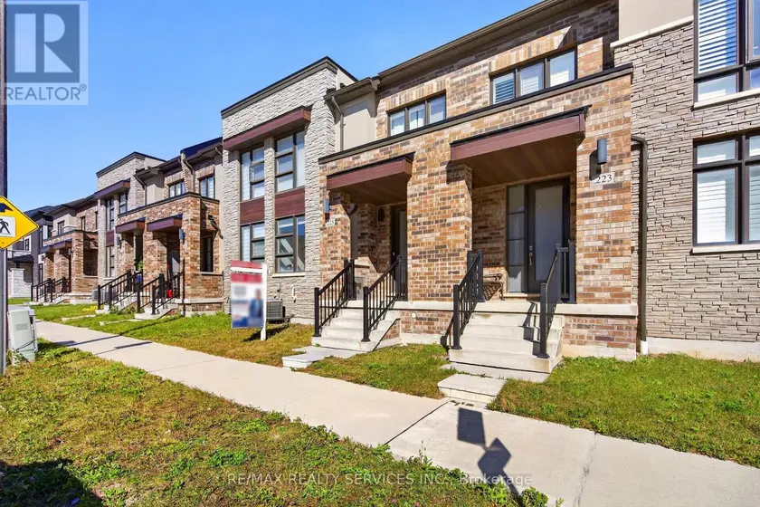 Townhouse at 225 CORONATION ROAD, Whitby
