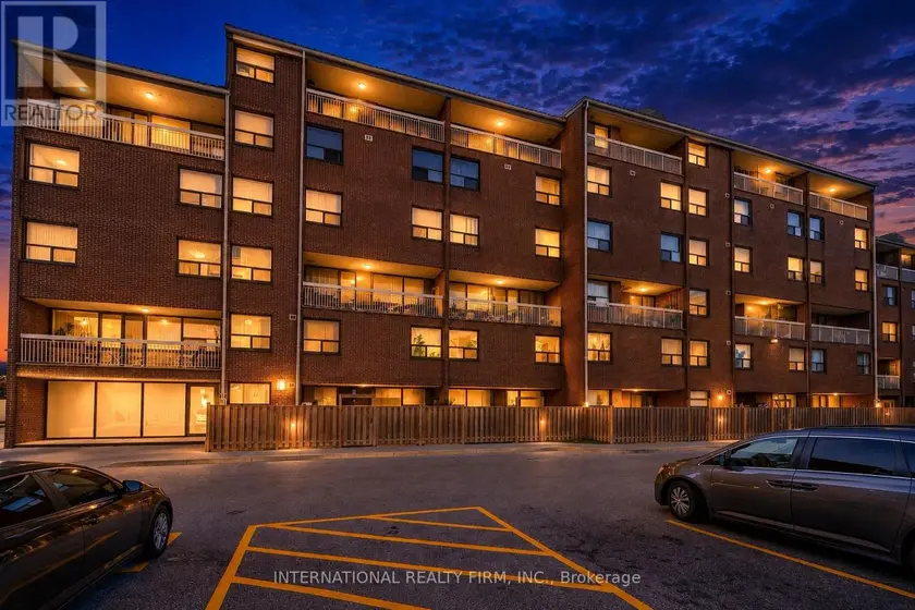 Townhouse at 323 - 4064 LAWRENCE AVENUE E, Toronto