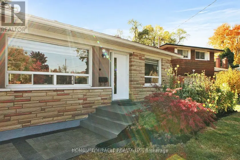 Detached at 32 ARAMAN DRIVE, Toronto