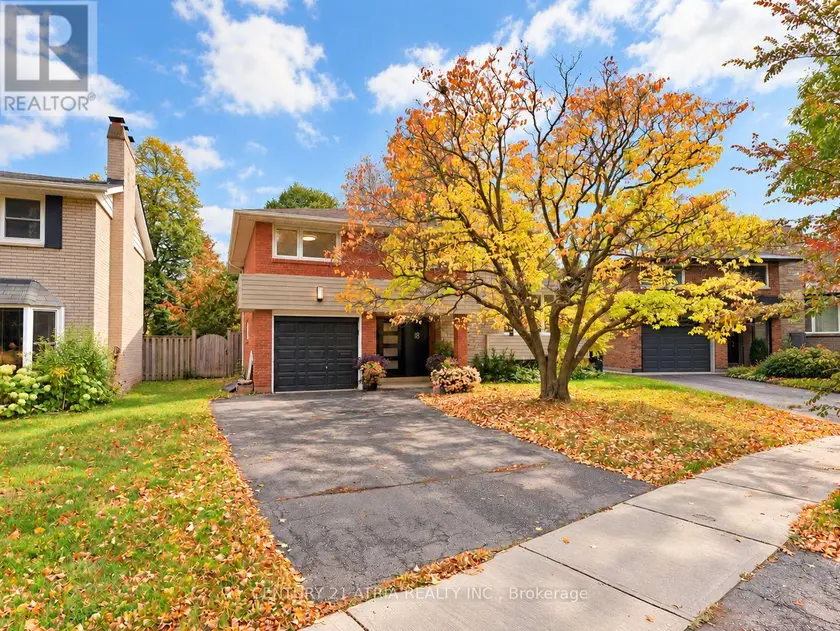 Detached at 18 CASTLEDENE CRESCENT, Toronto