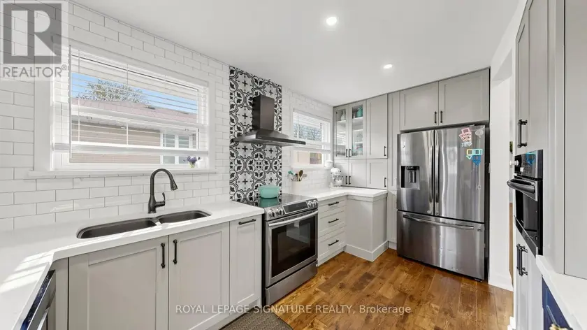 Detached at 33 NEAPOLITAN DRIVE, Toronto