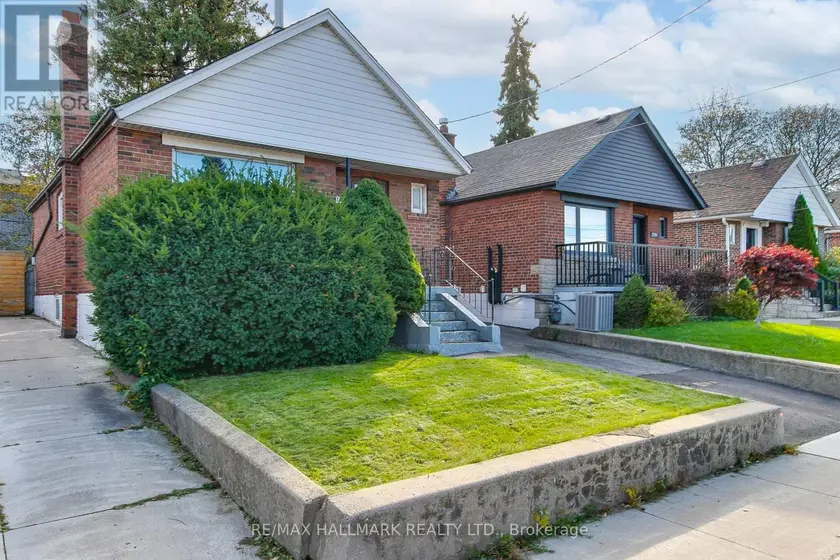 Detached at 2797 ST CLAIR AVENUE E, Toronto