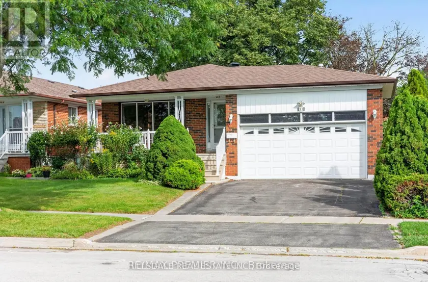 Detached at 31 CORINTHIAN BOULEVARD, Toronto