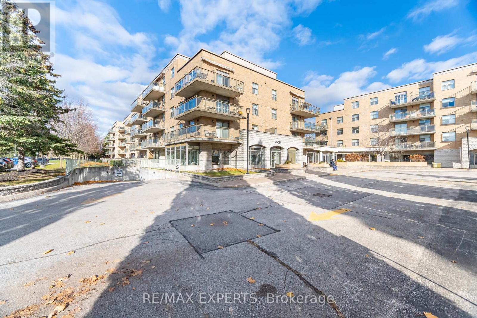 Apartment at 414 - 2506 RUTHERFORD ROAD, Vaughan (Maple)