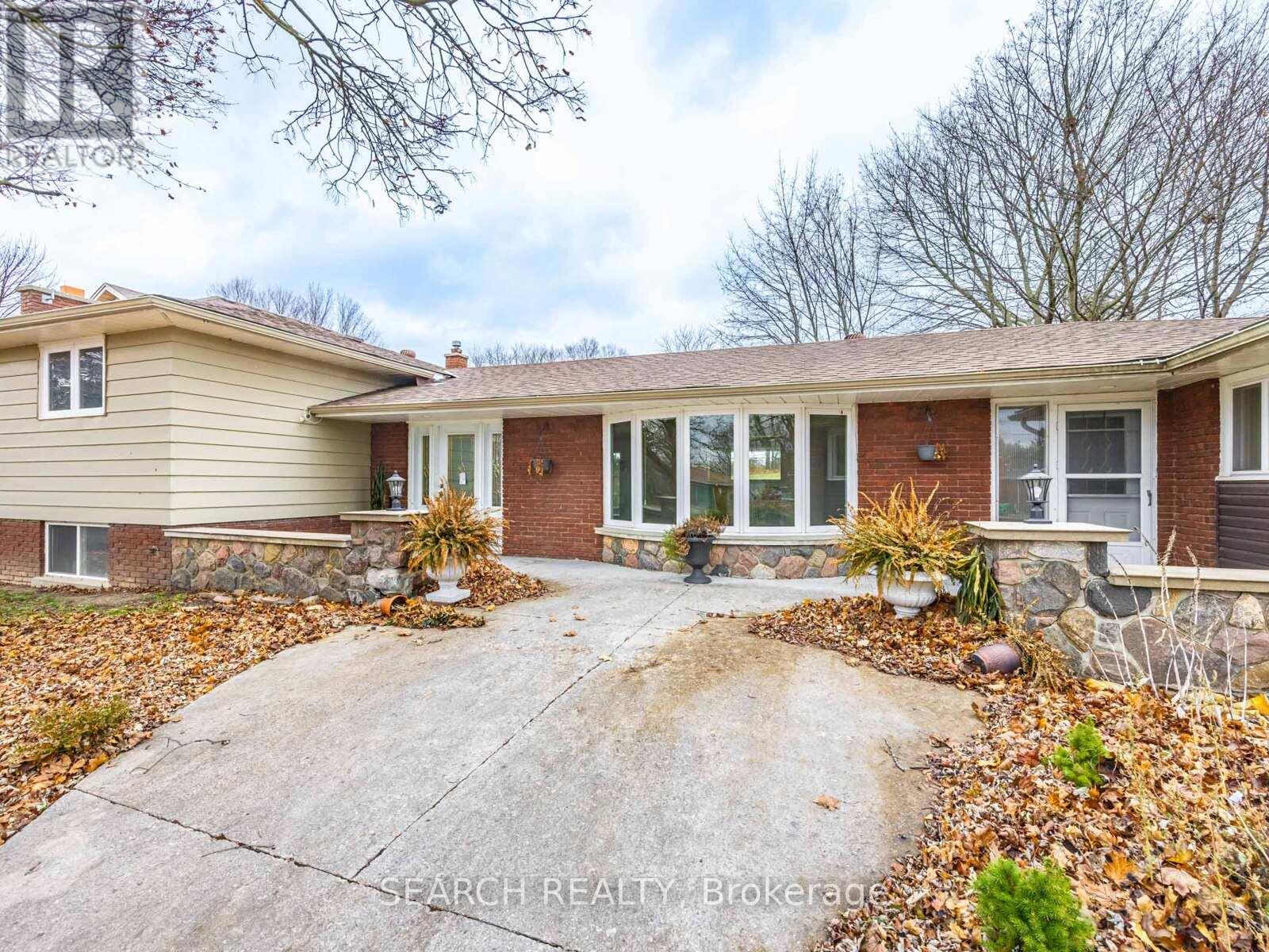 Detached at 41 HAMILTON DRIVE, Newmarket (Huron Heights-Leslie Valley)