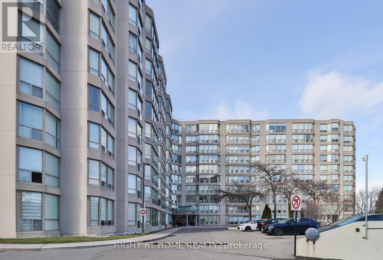 Apartment at 611 - 309 MAJOR MACKENZIE DRIVE E, Richmond Hill (Harding)