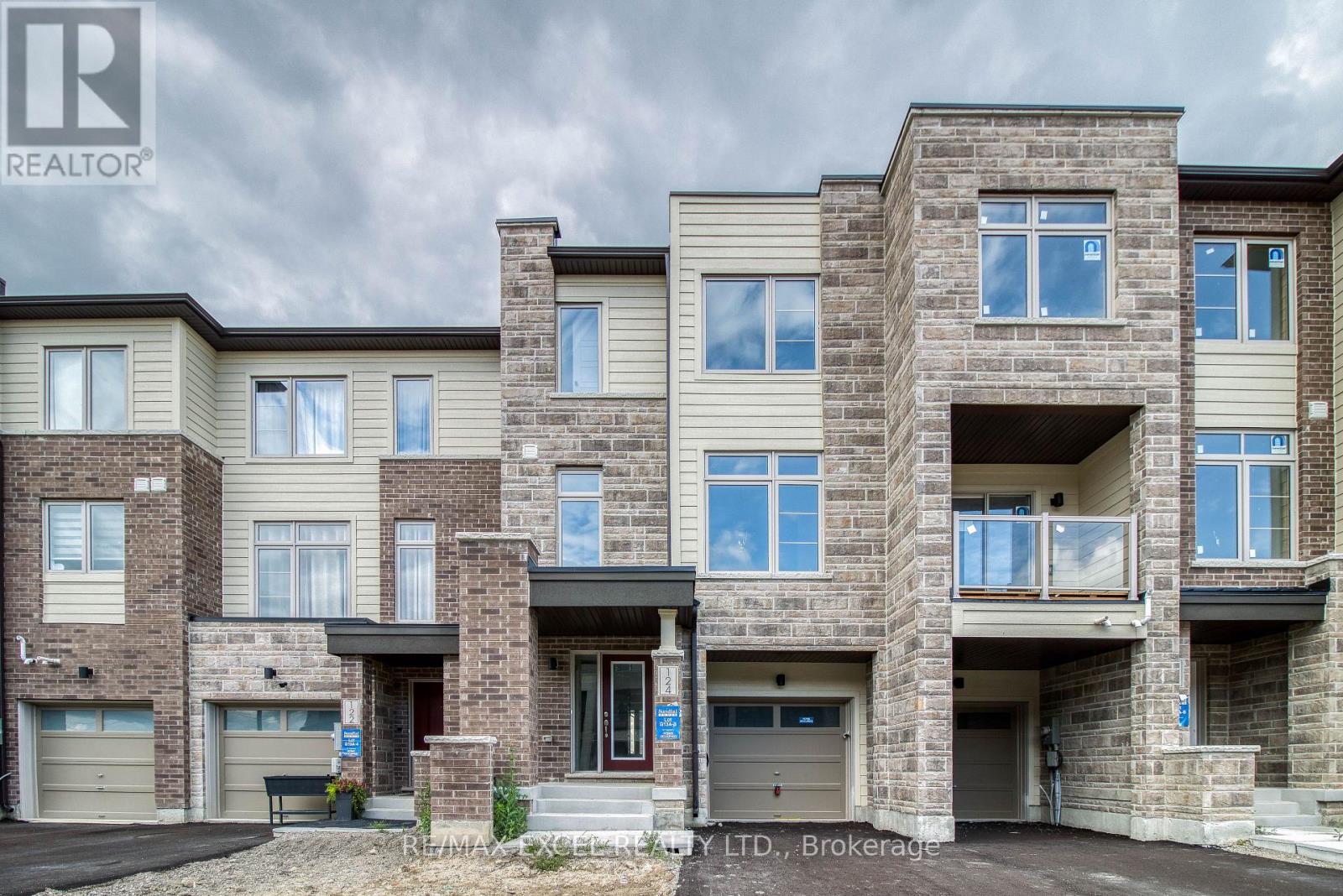 Townhouse at 124 SOLSTICE CIRCLE, Newmarket (Woodland Hill)