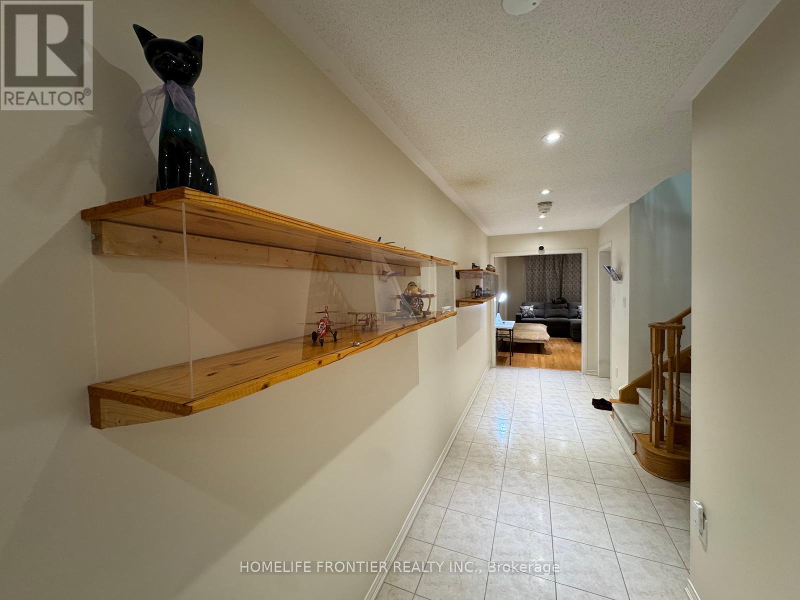 Townhouse at 14 BARR CRESCENT, Aurora