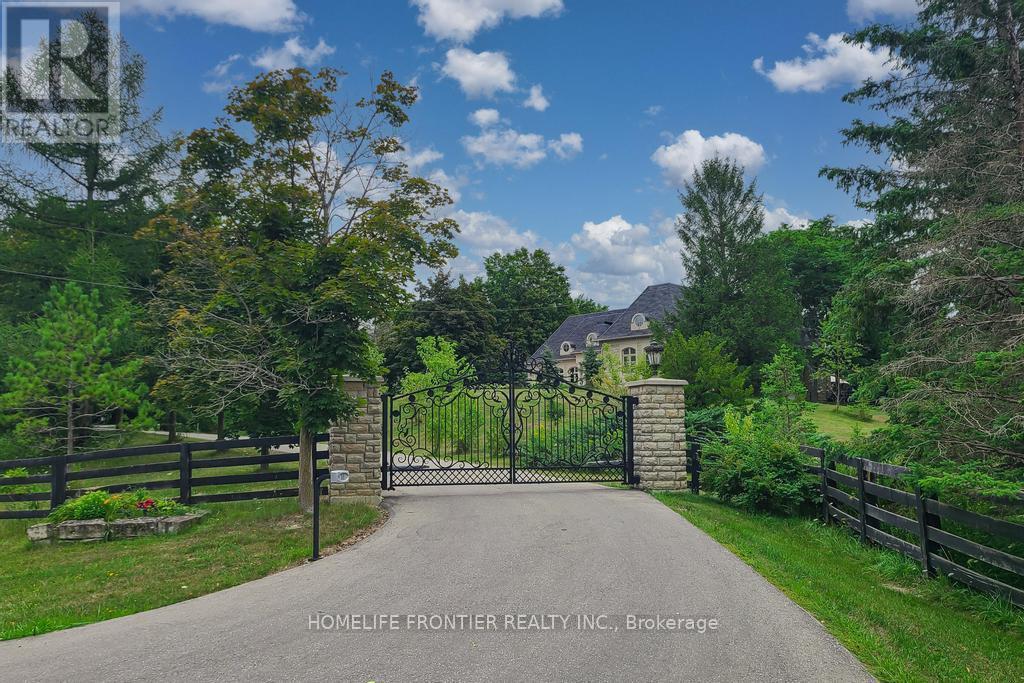 Detached at 7645 16TH SIDE ROAD, King