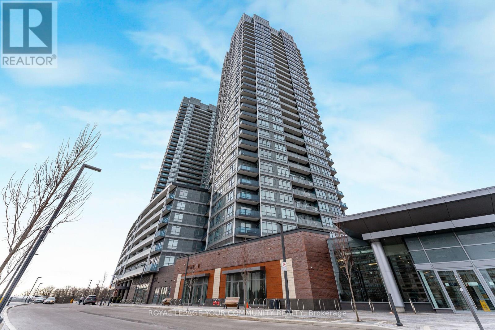 Apartment at A909 - 30 UPPER MALL WAY, Vaughan (Brownridge)