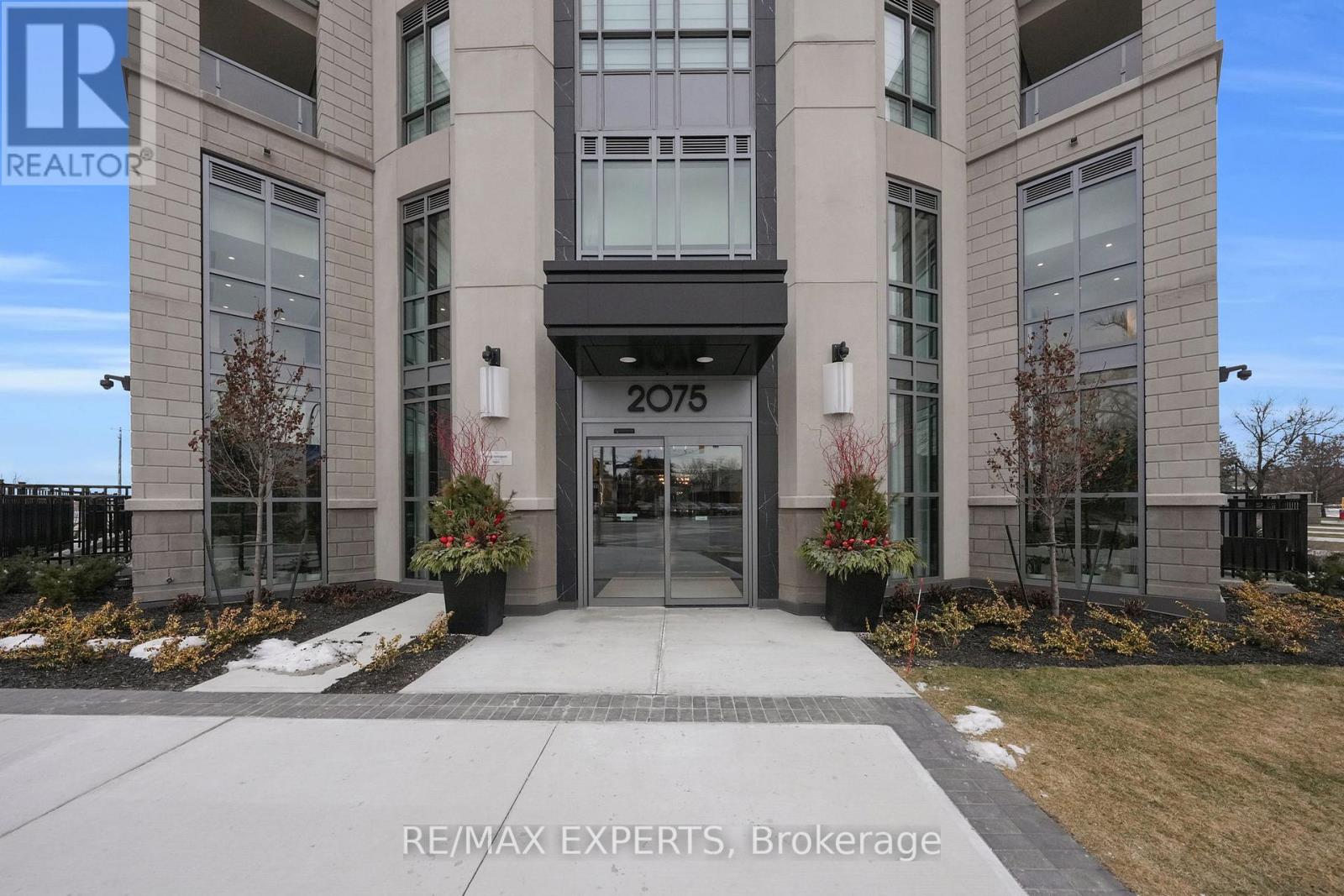 Apartment at 203 - 2075 KING ROAD, King (King City)