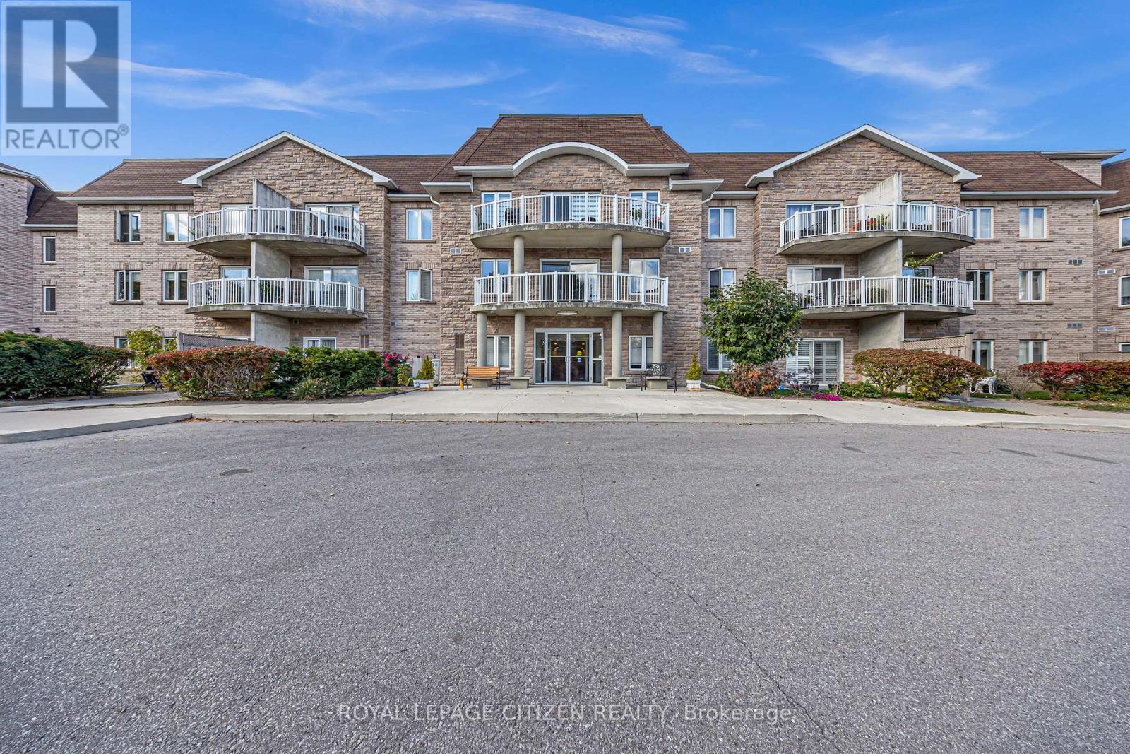Apartment at 307 - 32 CHURCH STREET, King (Schomberg)