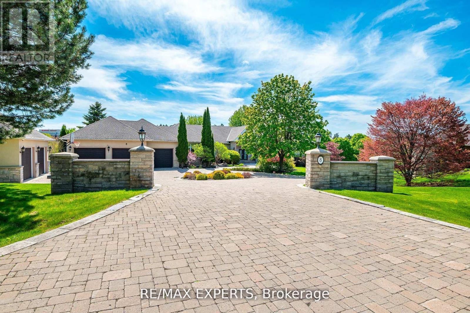 Detached at 8 ALM COURT, Aurora (Aurora Estates)