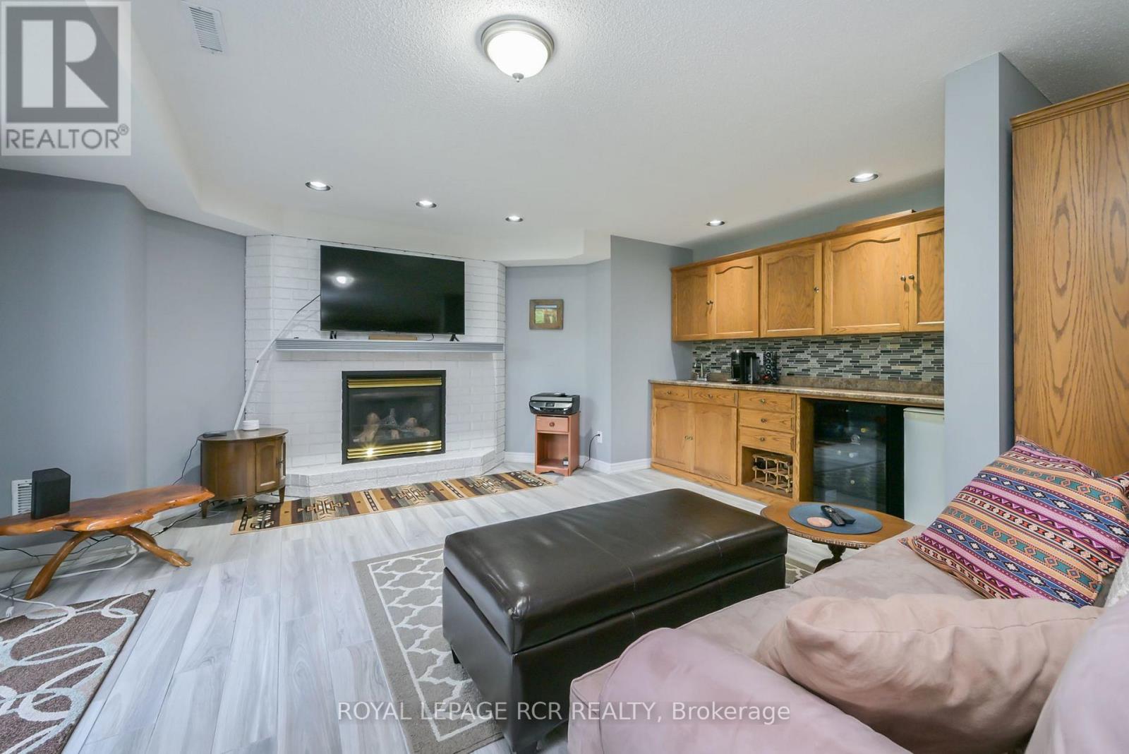 Detached at 43 BELLA VISTA TRAIL, New Tecumseth