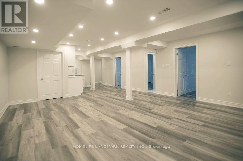 Detached at 5 SOUTHVALE (BASEMENT) DRIVE, Vaughan (Patterson)