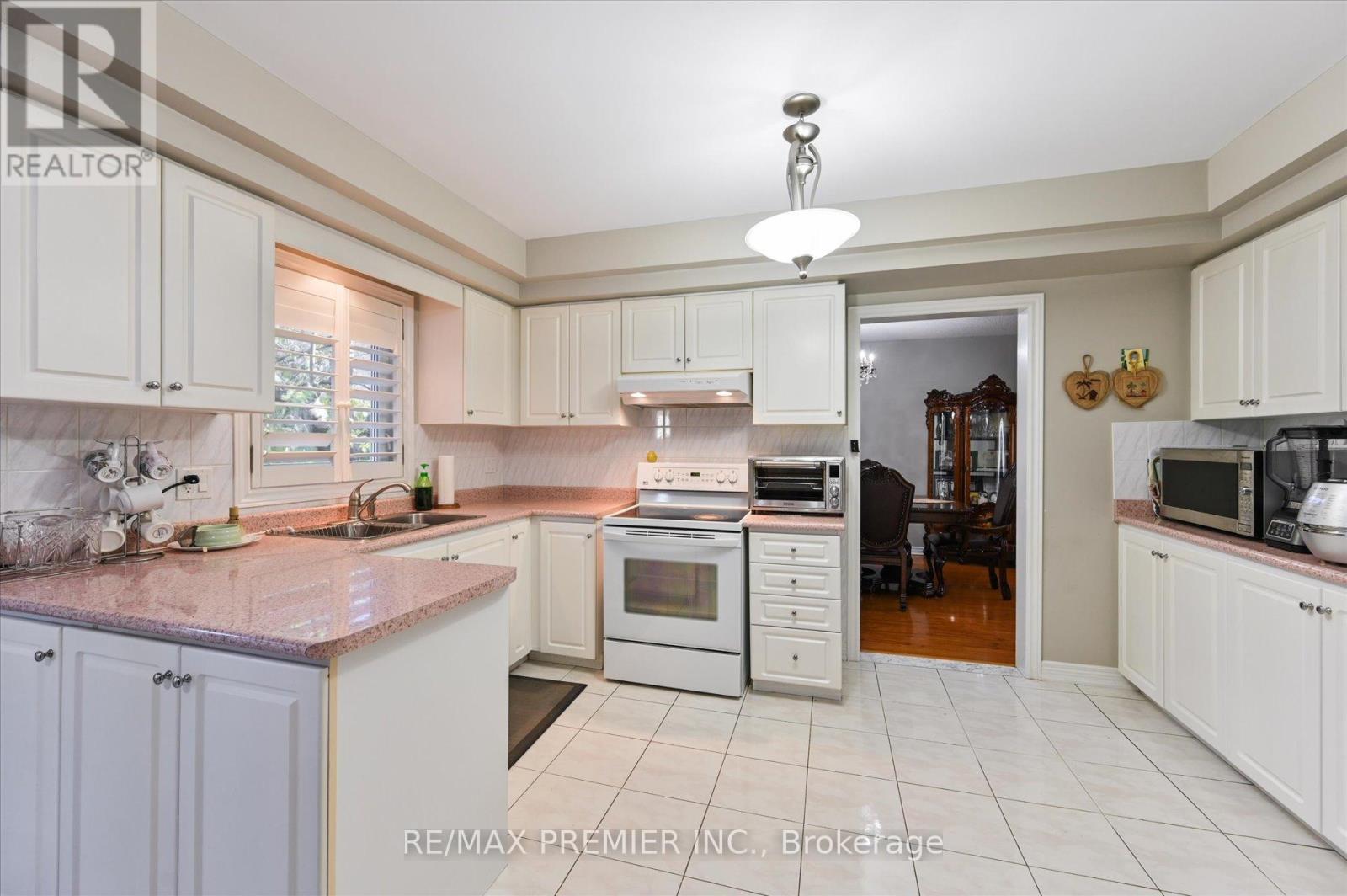 Detached at 581 WYCLIFFE AVENUE, Vaughan