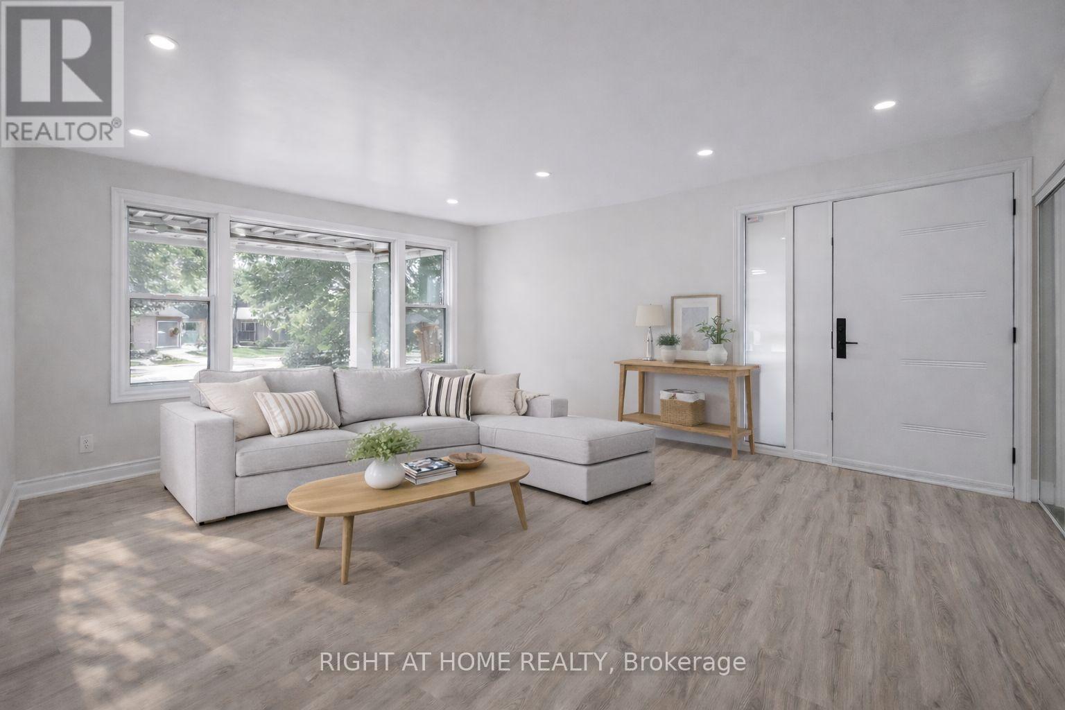 Detached at 225 ESSEX AVENUE, Richmond Hill (Harding)