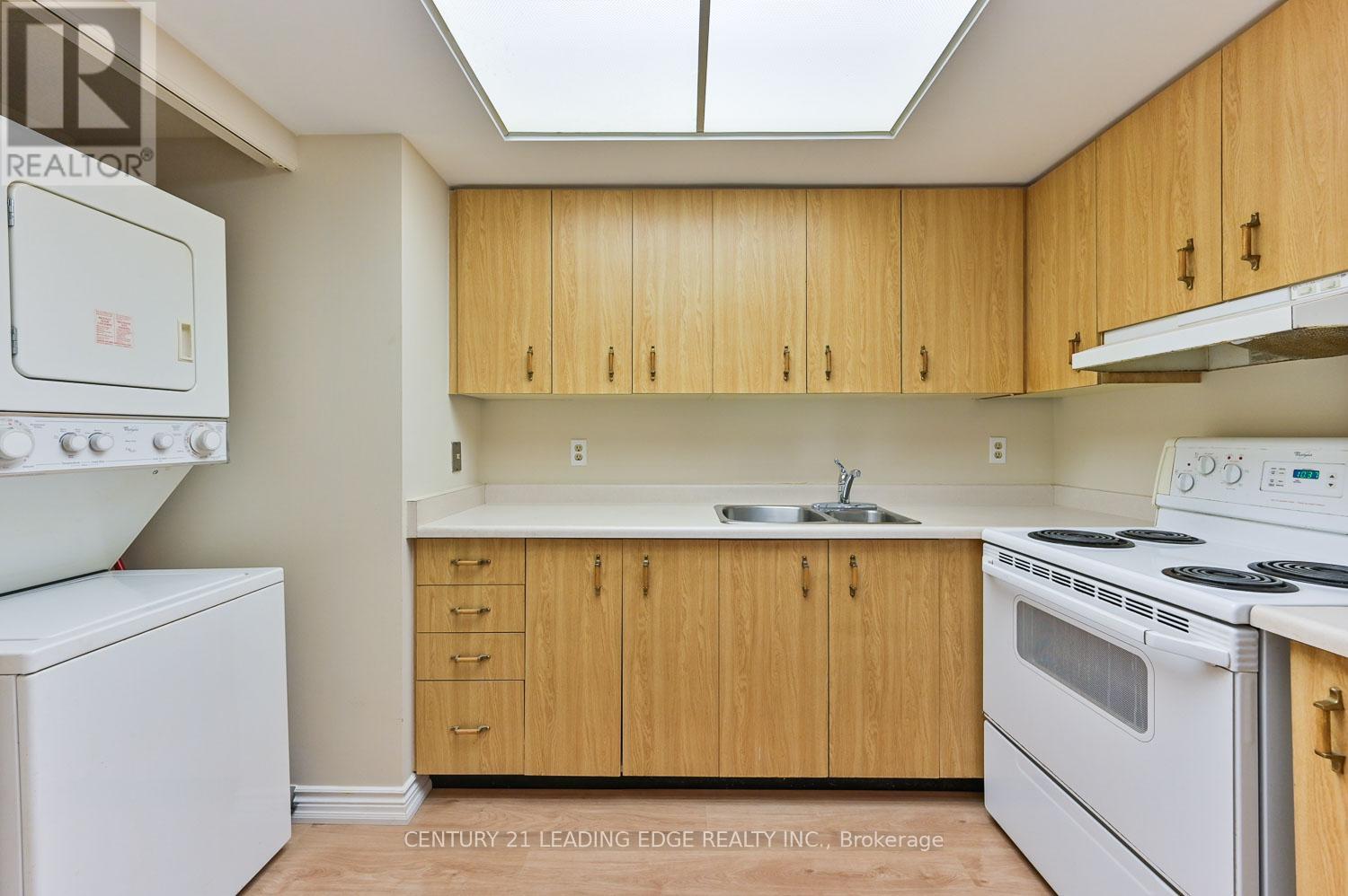 Apartment at PH2 - 100 ANNA RUSSELL WAY, Markham