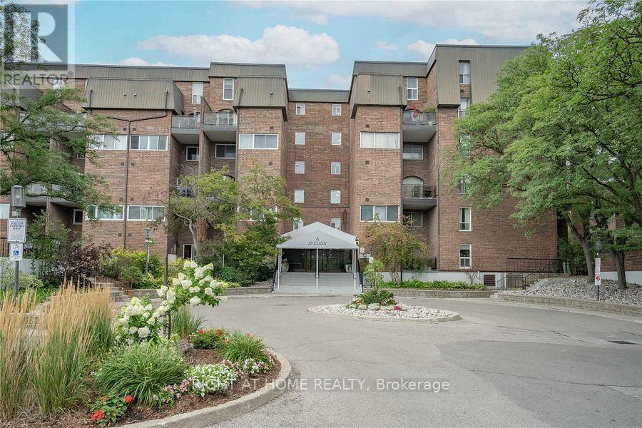 Apartment at 200 - 16 ELGIN STREET, Markham (Thornhill)