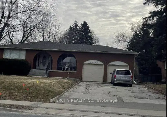 Detached at 12727 KEELE STREET, King (King City)