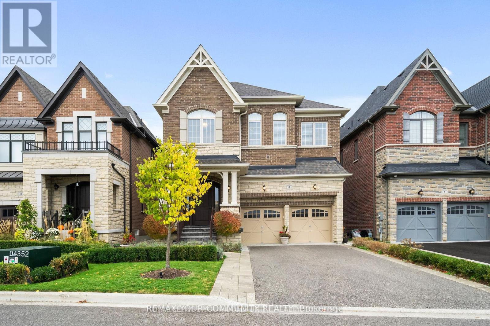 Detached at 8 KING BOULEVARD, King (King City)