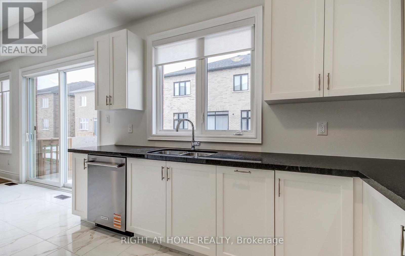 Detached at 51 LORRAIN HAND CRESCENT, Georgina