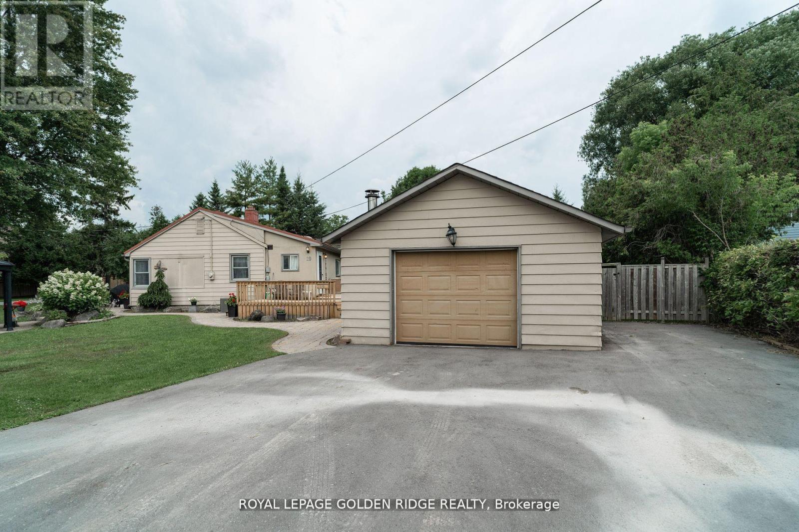 Detached at 19 LAKE DRIVE N, Georgina (Keswick North)