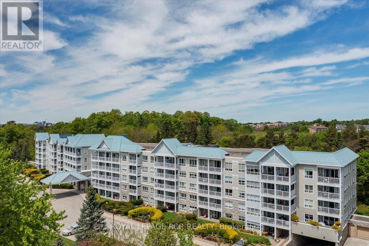 Apartment at 212 - 900 BOGART MILL TRAIL, Newmarket (Gorham-College Manor)