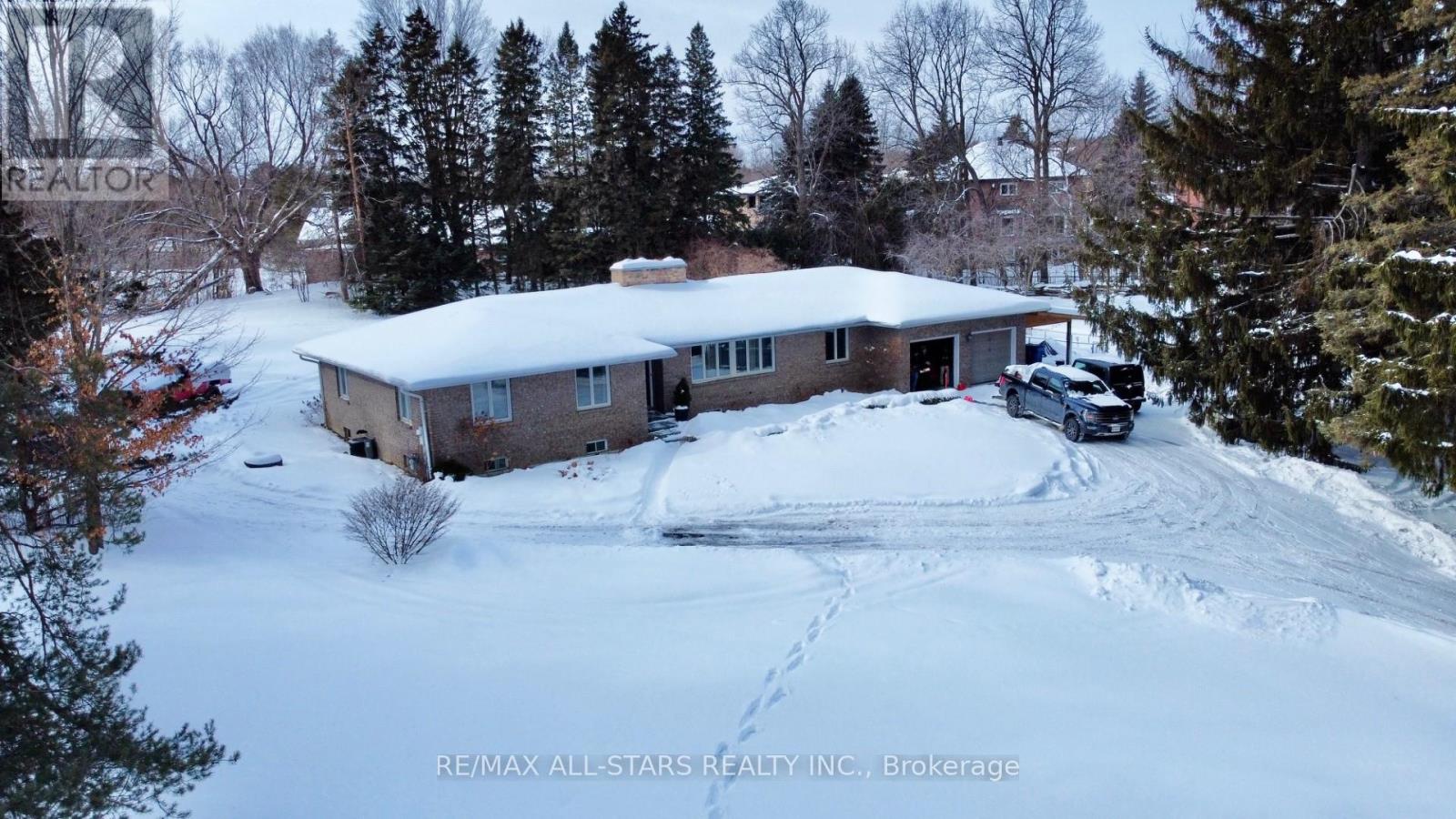 Detached at 9 KENLEA COURT, Aurora (Aurora Heights)